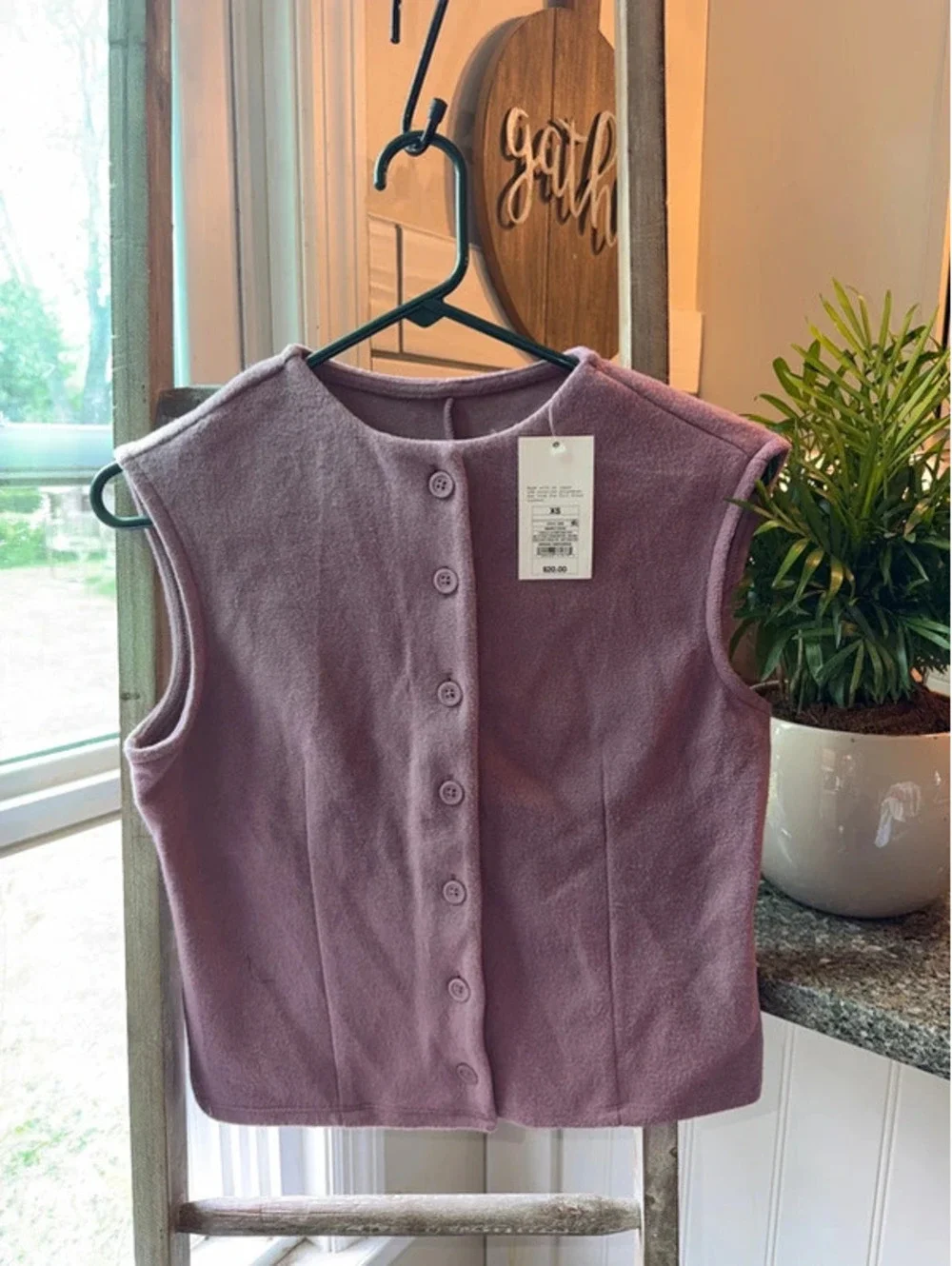 Sleeveless vest - Picture 1 of 3